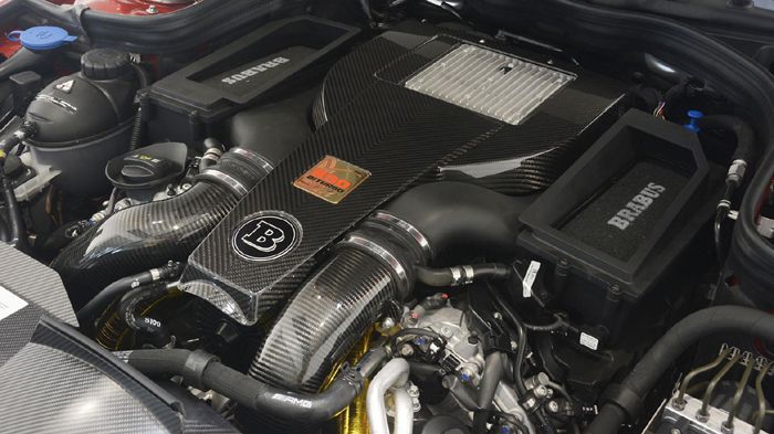 Το V8 6λιτρο twin-turbo μοτέρ (850 PS και 1.150 Nm), επιτρέπει στο μοντέλο να κάνει το 0-100 χ.α.ω. σε 3,1 δλ. και να έχει τελική ταχύτητα πάνω από 35